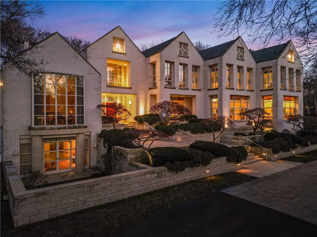 5801 Oakwood RD, Mission Hills, KS 66208