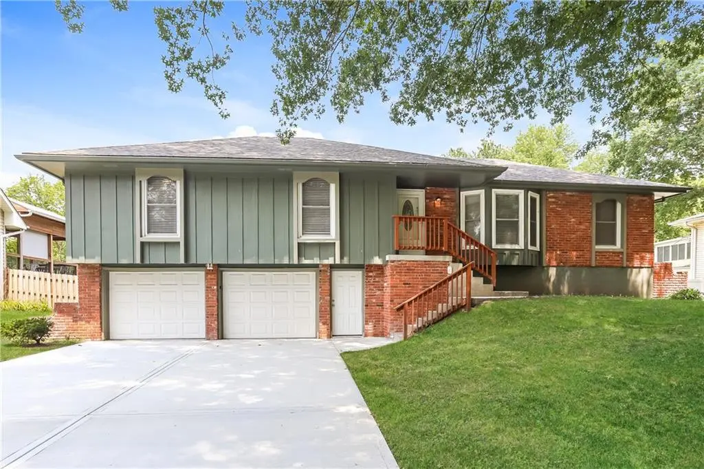 409 Meadowview DR, Blue Springs, MO 64014