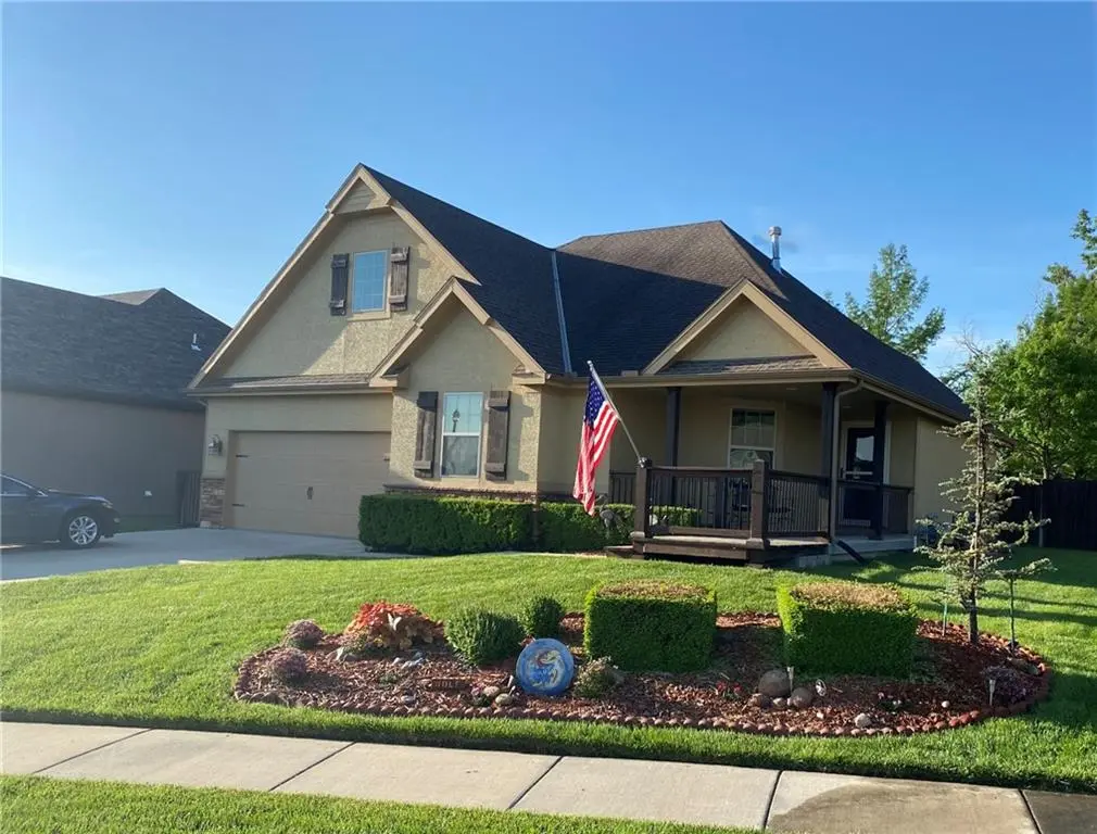 22325 W Cedar ST, Tonganoxie, KS 66086