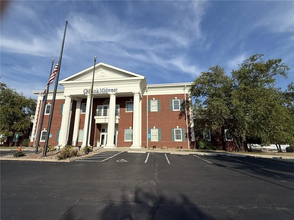 1304 N Walnut ST, Cameron, MO 64429