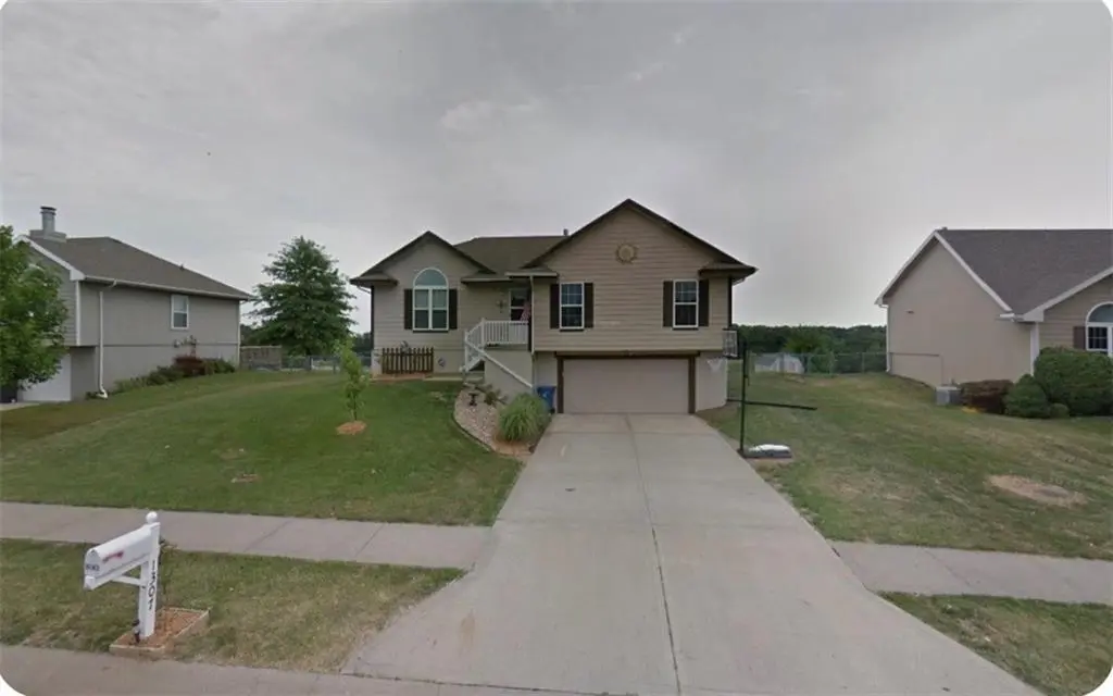 1307 Stonecrest DR, Kearney, MO 64060