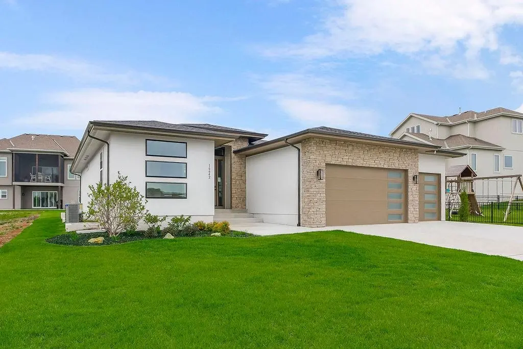 16642 S Hall ST, Olathe, KS 66062