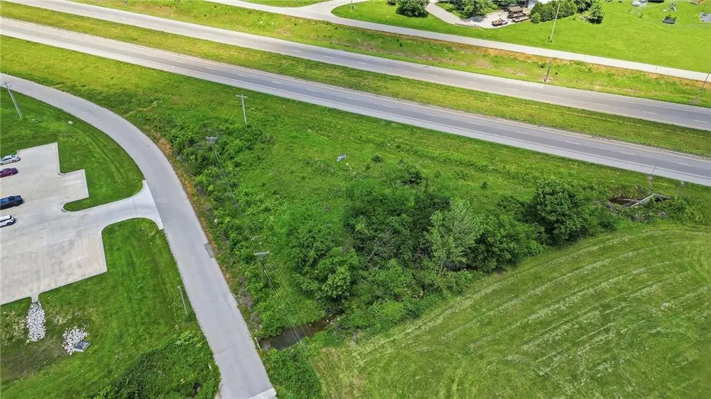 Main ST, Peculiar, MO 64078