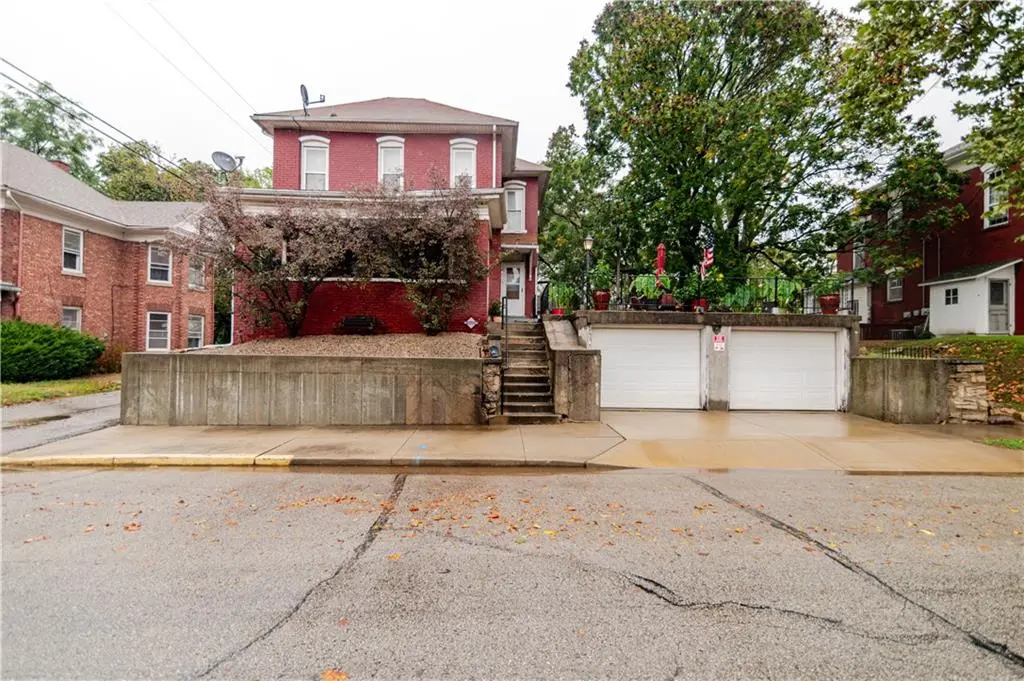 212 N 9th ST, Atchison, KS 66002