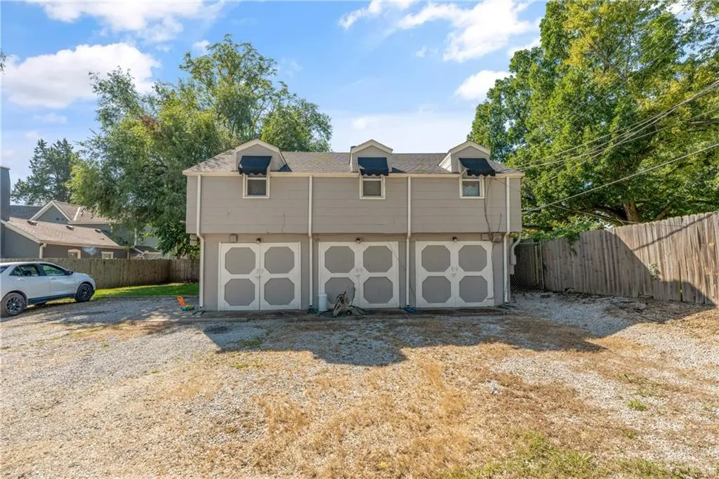 2022 S Hedges AVE, Independence, MO 64052