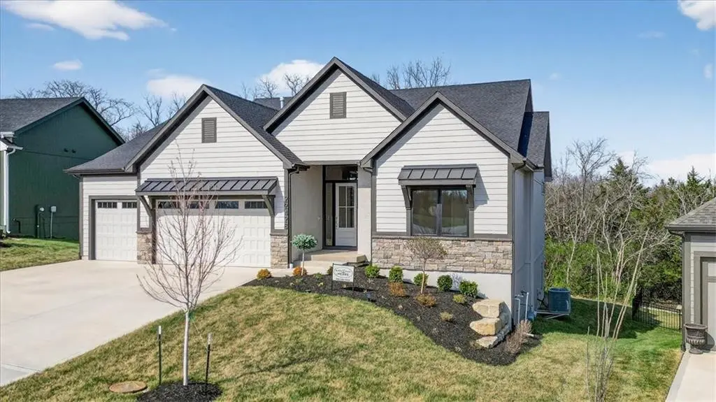 22428 W 90th TER, Lenexa, KS 66227