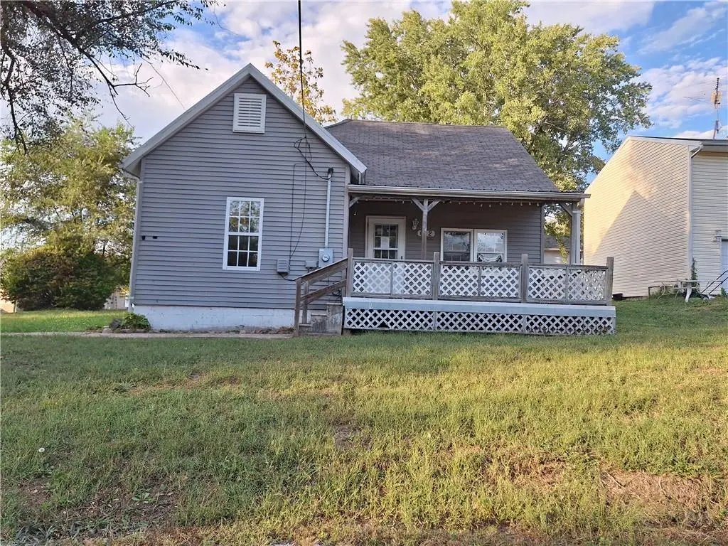 612 W 5th ST, Carrollton, MO 64633
