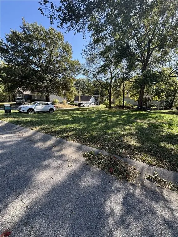 Locust ST, Pleasant Hill, MO 64080