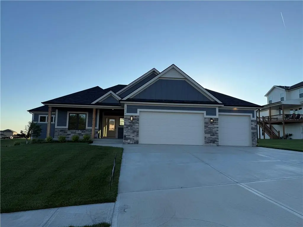 12770 NW Larkspur LN, Platte City, MO 64079