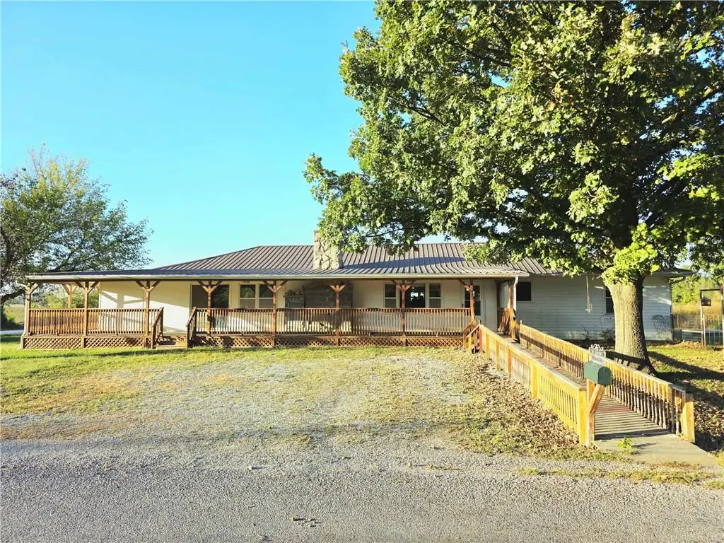 15518 E 850 RD, Mound City, KS 66056