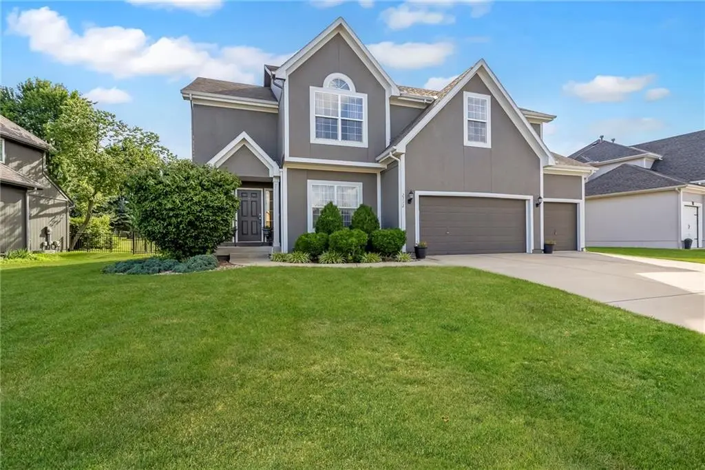 2712 SW Carlton DR, Lee's Summit, MO 64082