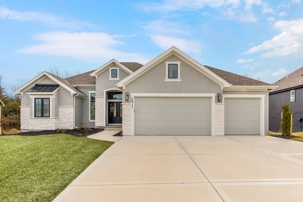 4464 Tee Box DR, Basehor, KS 66007