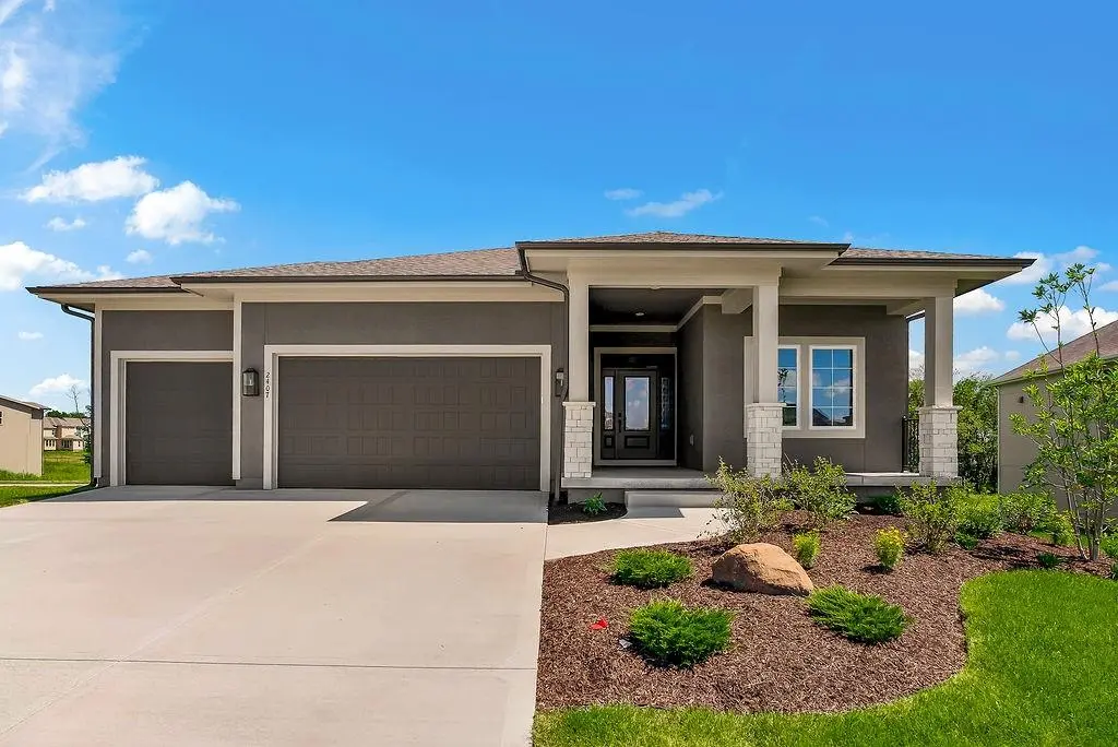 2407 W 177th TER, Overland Park, KS 66085