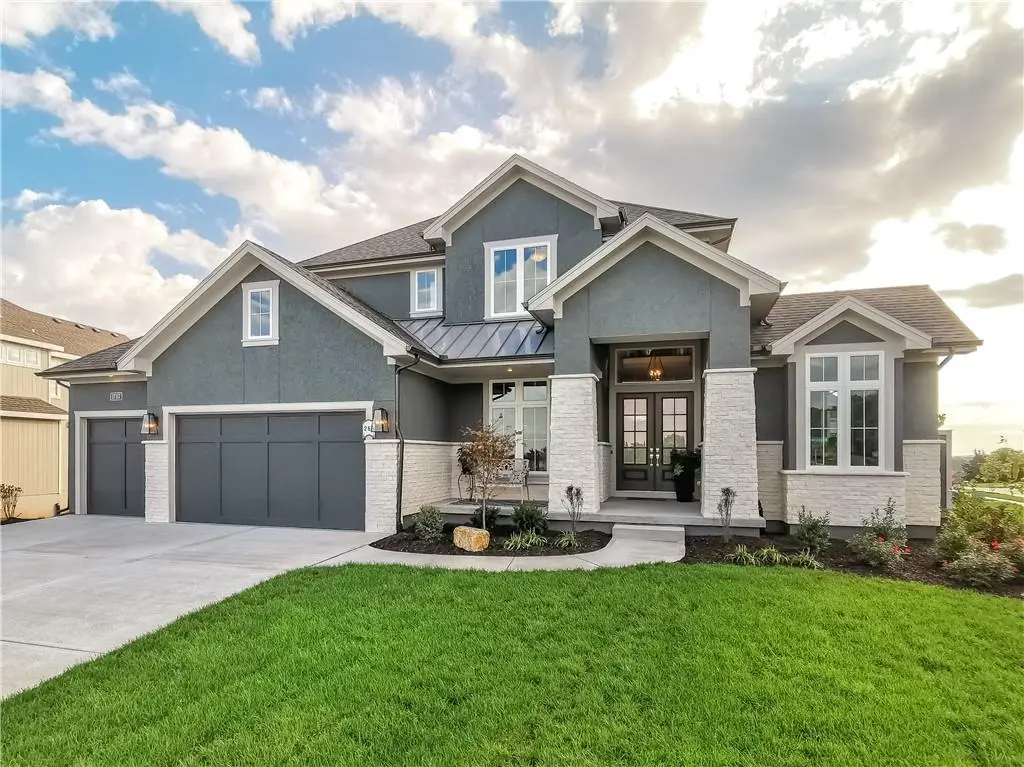 15915 Glenfinnan WAY, Loch Lloyd, MO 64012