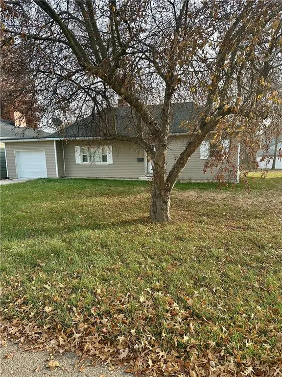724 W 3rd ST, Maryville, MO 64468