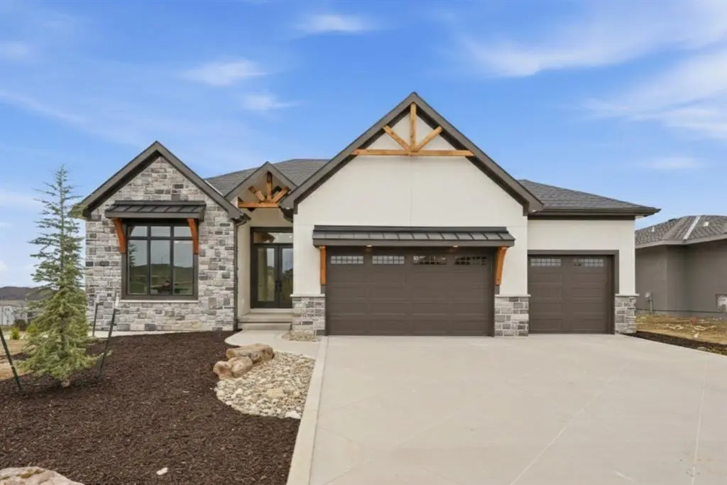 25541 W 114th TER, Olathe, KS 66061