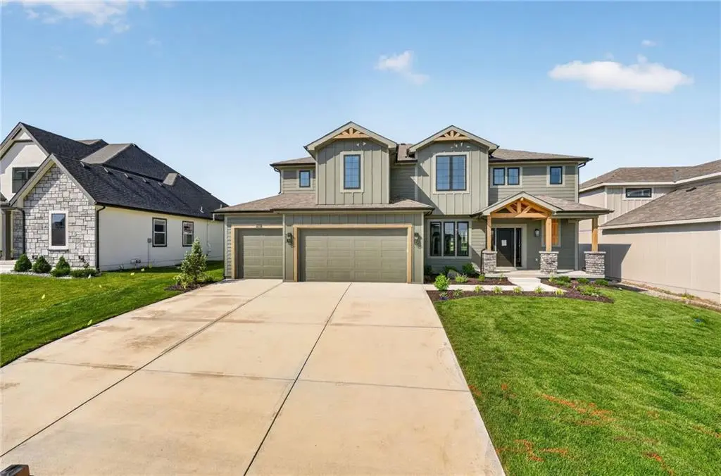 8007 NE 77th ST, Kansas City, MO 64158