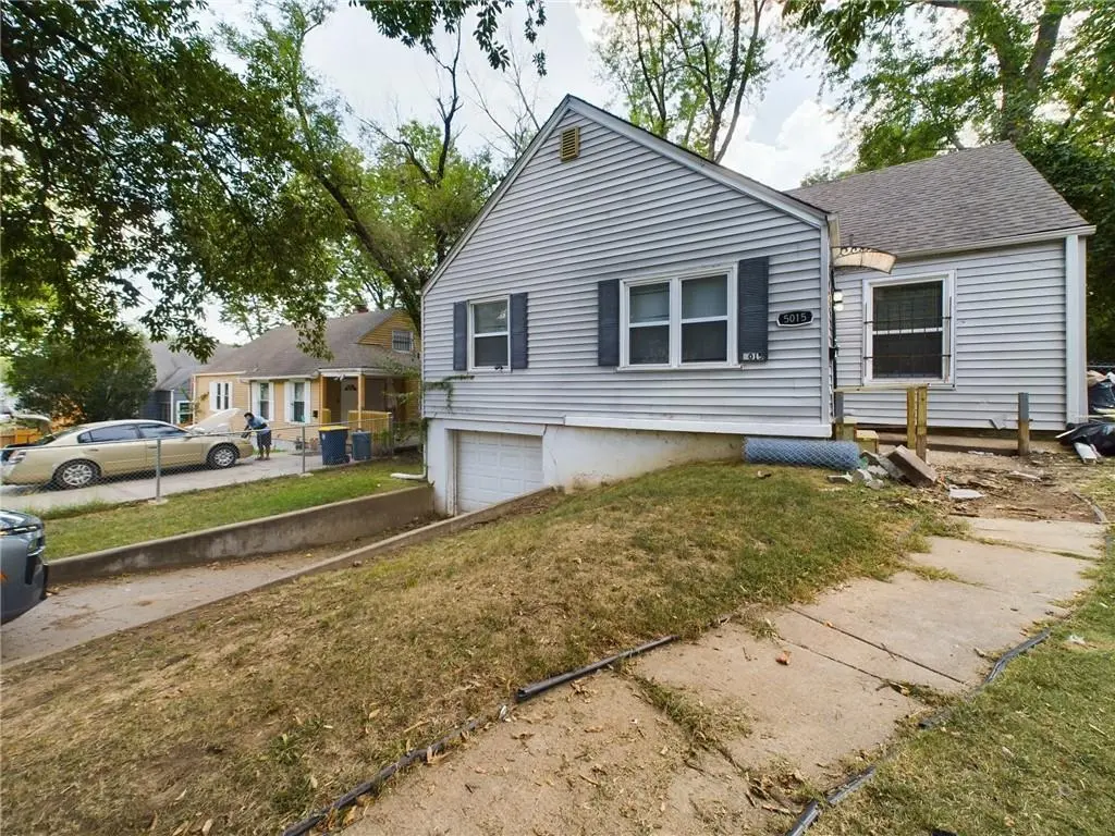 5015 E 40th ST, Kansas City, MO 64130