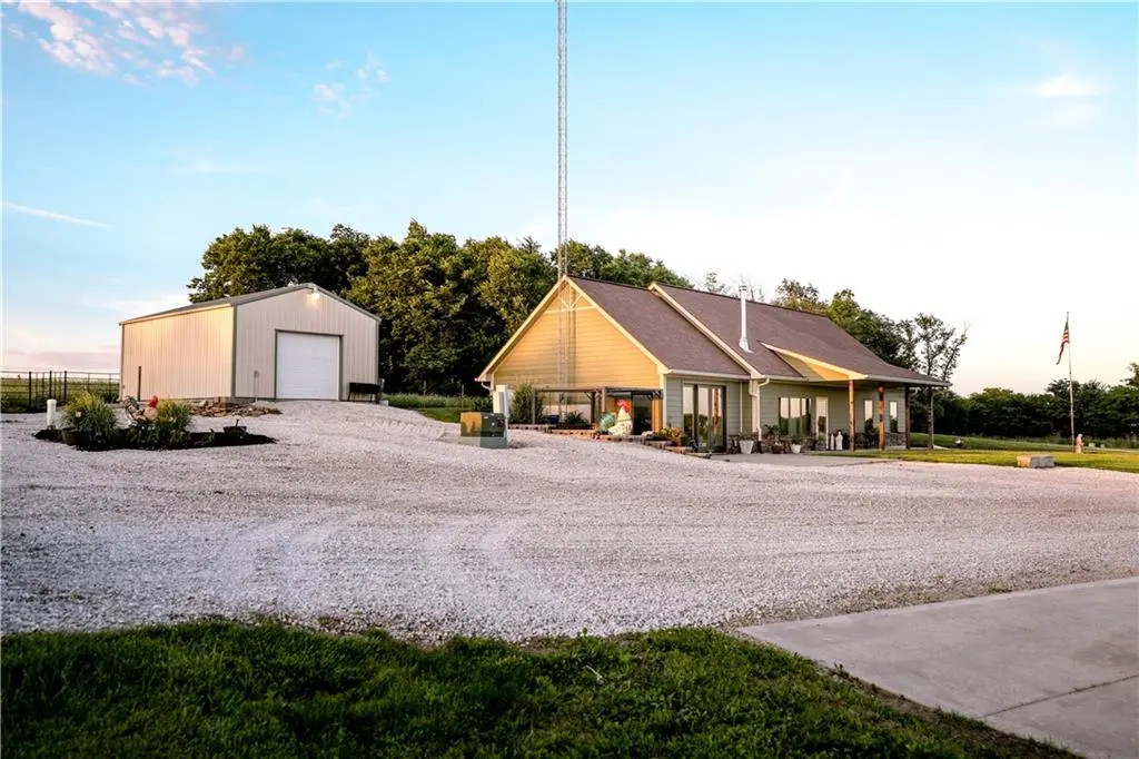 1193 SE 23 HWY, Windsor, MO 65360