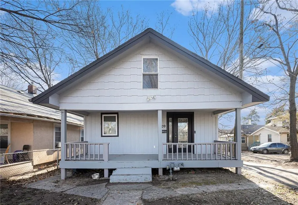 5809 E 16th TER, Kansas City, MO 64126