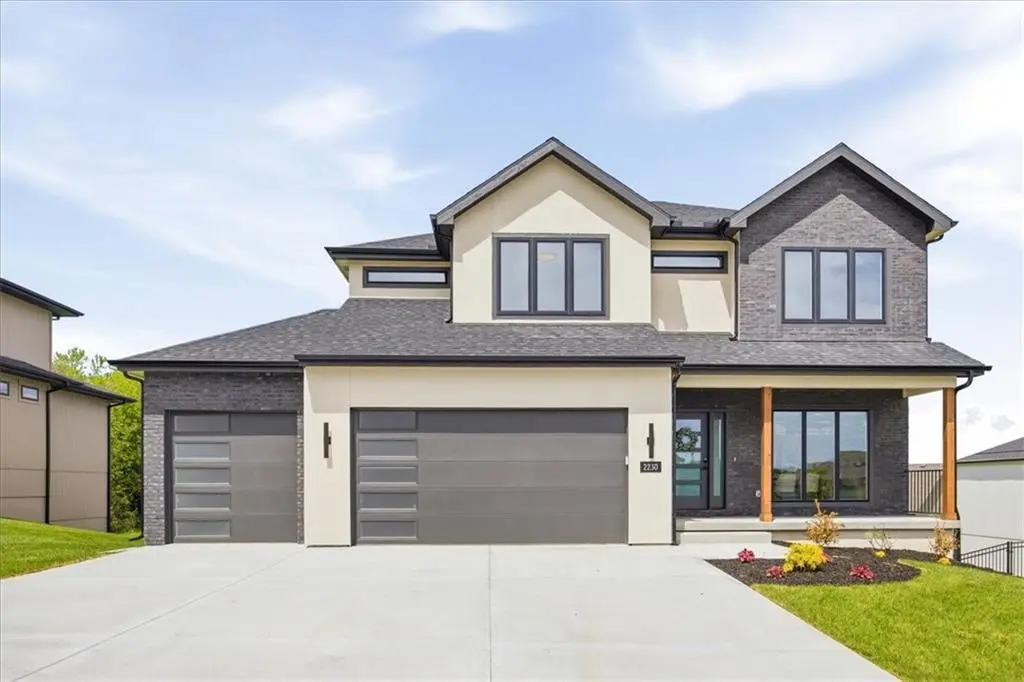 2230 SW Crown DR, Lee's Summit, MO 64082