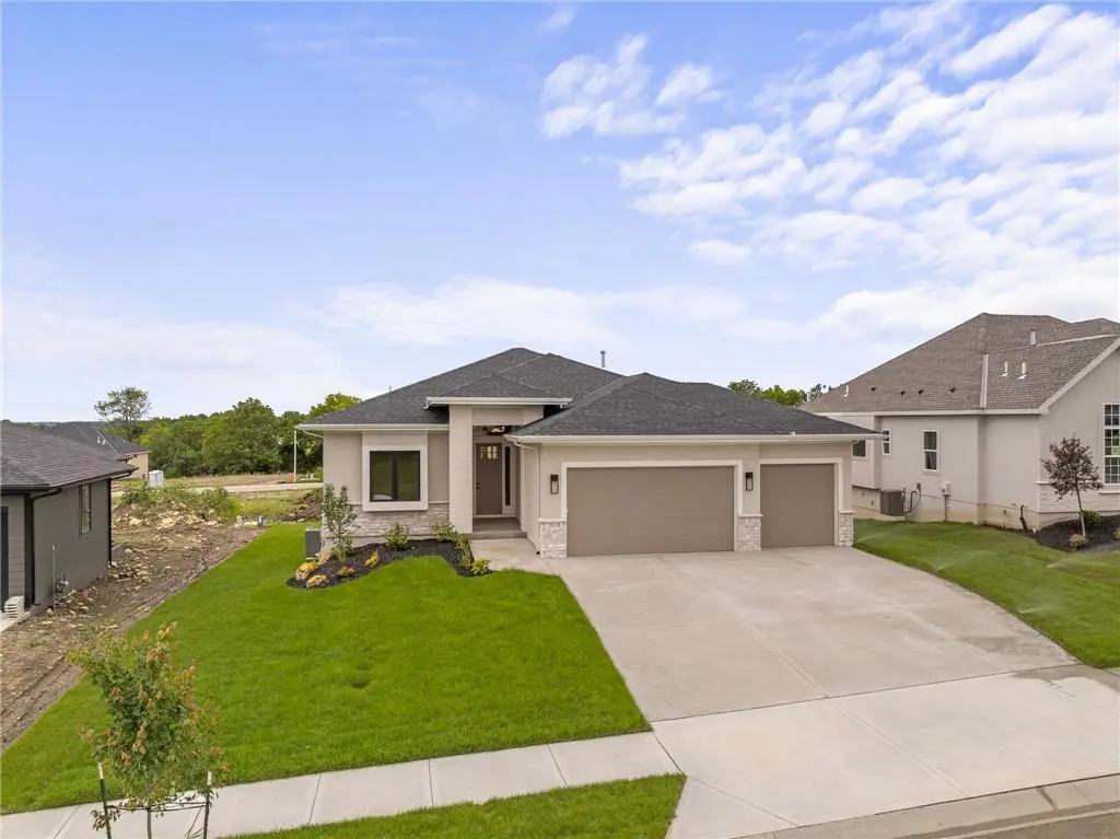 25128 W 141st TER, Olathe, KS 66061