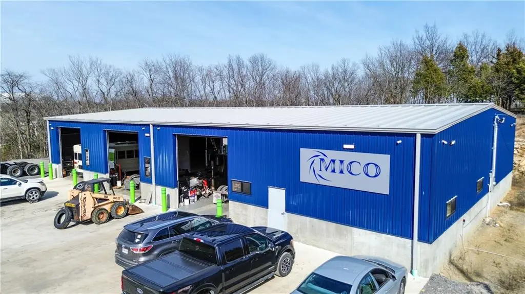 814 SE Sunny School CIR, Blue Springs, MO 64014