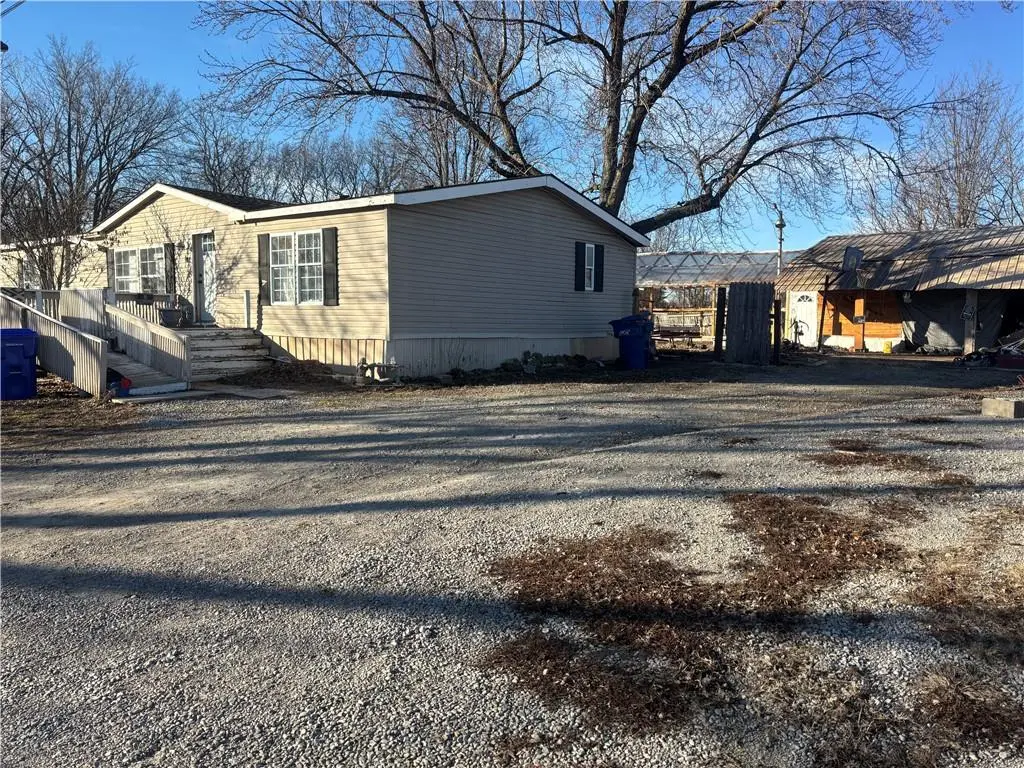210 S Walnut ST, Houstonia, MO 65333