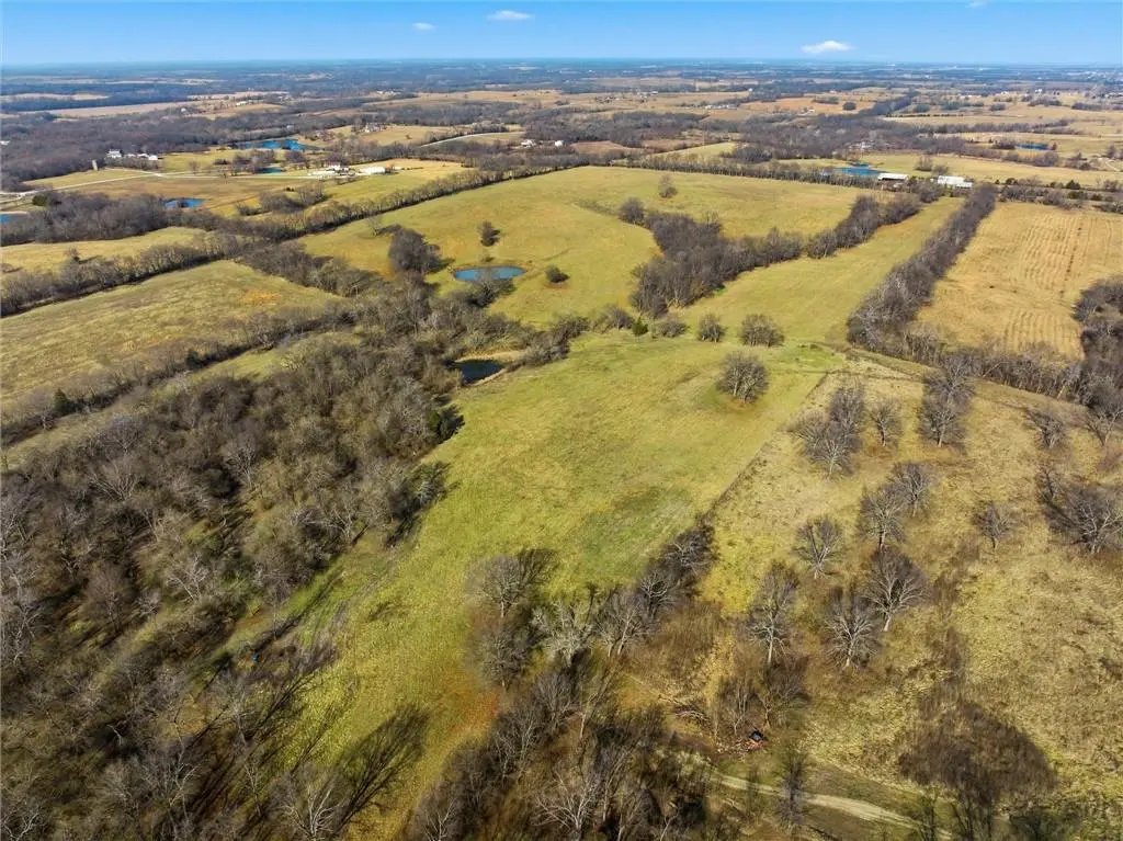 37AC S Wagonor RD, Garden City, MO 64747