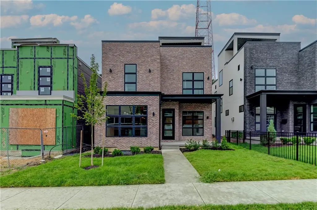 3116 Oak ST, Kansas City, MO 64111