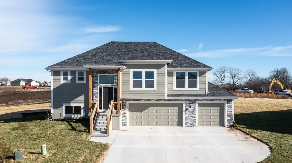15624 Sheridan CT, Basehor, KS 66007