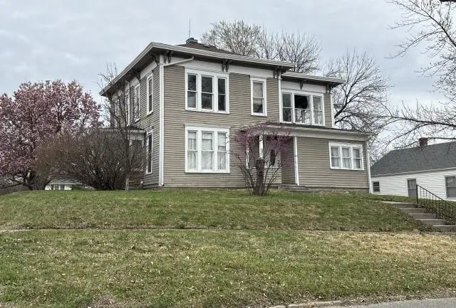 605 N Vine ST, Maryville, MO 64446