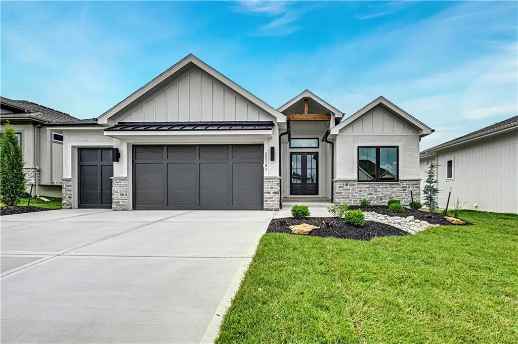 22141 W 94th TER, Lenexa, KS 66220