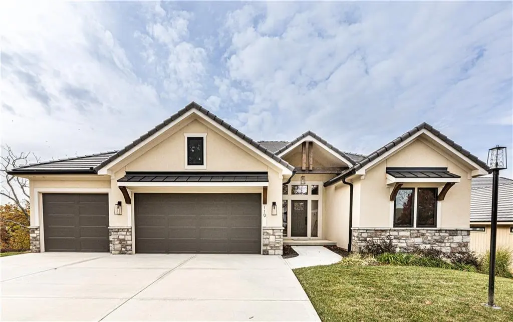 119 Teton RDG, Lake Winnebago, MO 64034