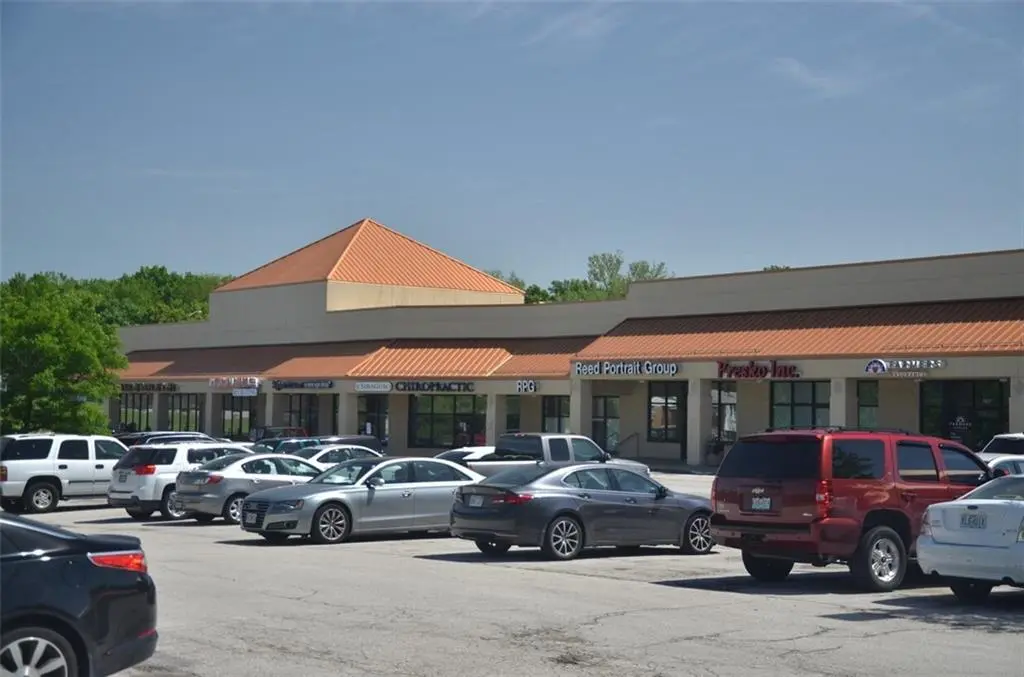 7801-7835 N Oak Trafficway, Kansas City, MO 64118