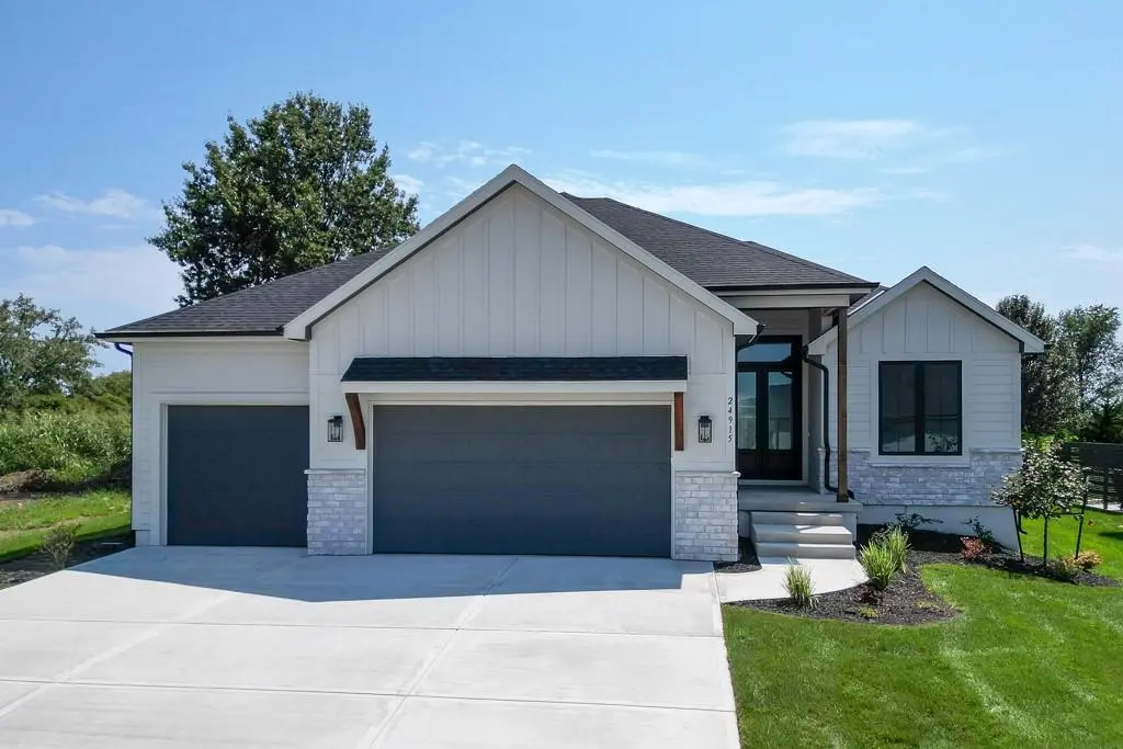 24915 W 112th ST, Olathe, KS 66061