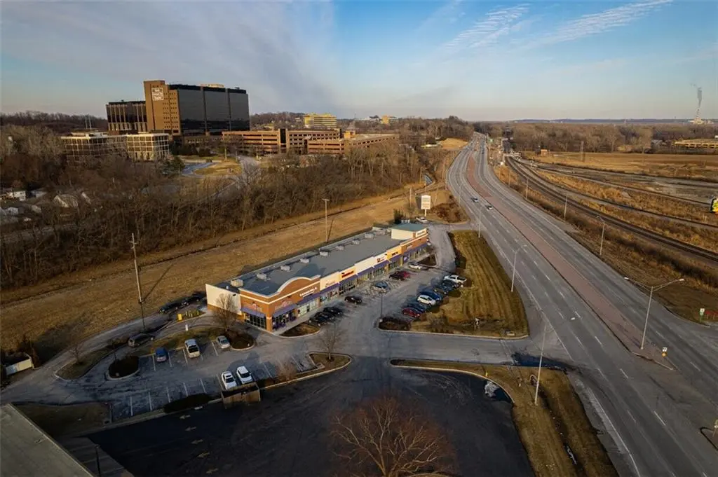 Amour RD, North Kansas City, MO 64116