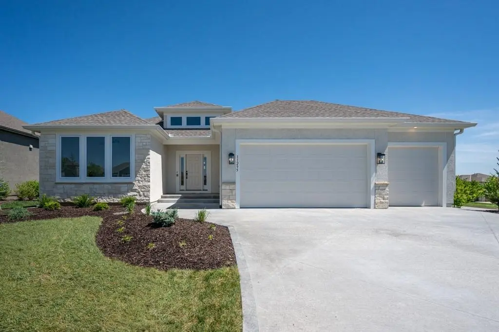 11295 S Red Bird ST, Olathe, KS 66061
