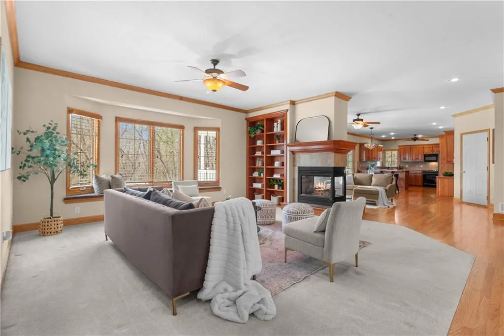 4203 SE Willow Ridge CT, Blue Springs, MO 64014