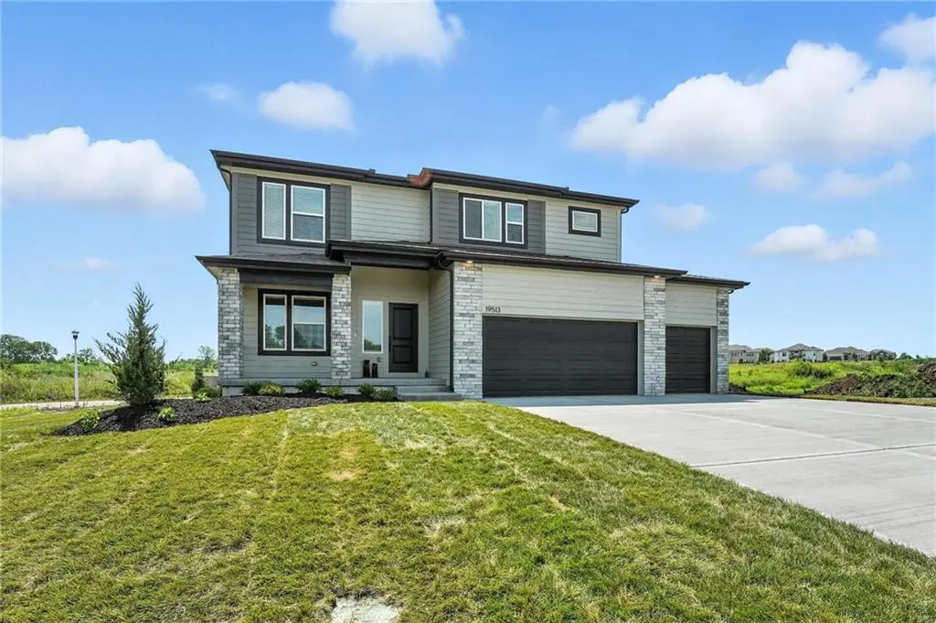 19513 Barstow ST, Spring Hill, KS 66083