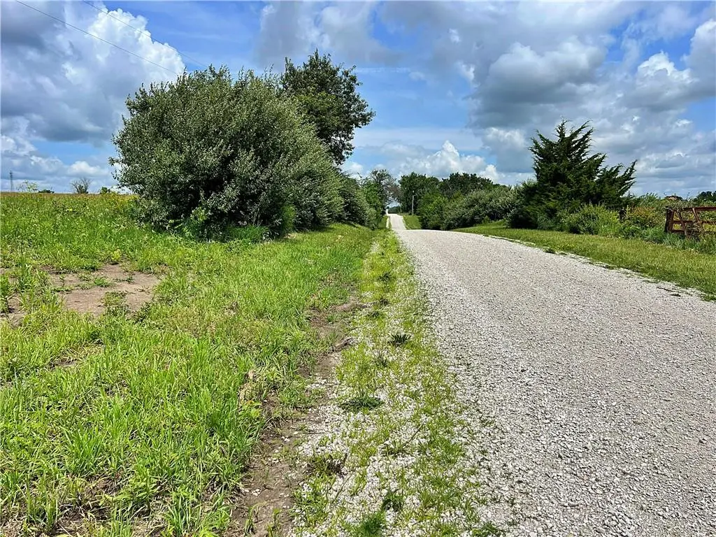 E 220th LN, Bethany, MO 64424