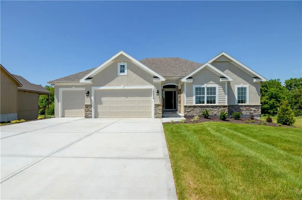 14609 Aspen CIR, Basehor, KS 66007