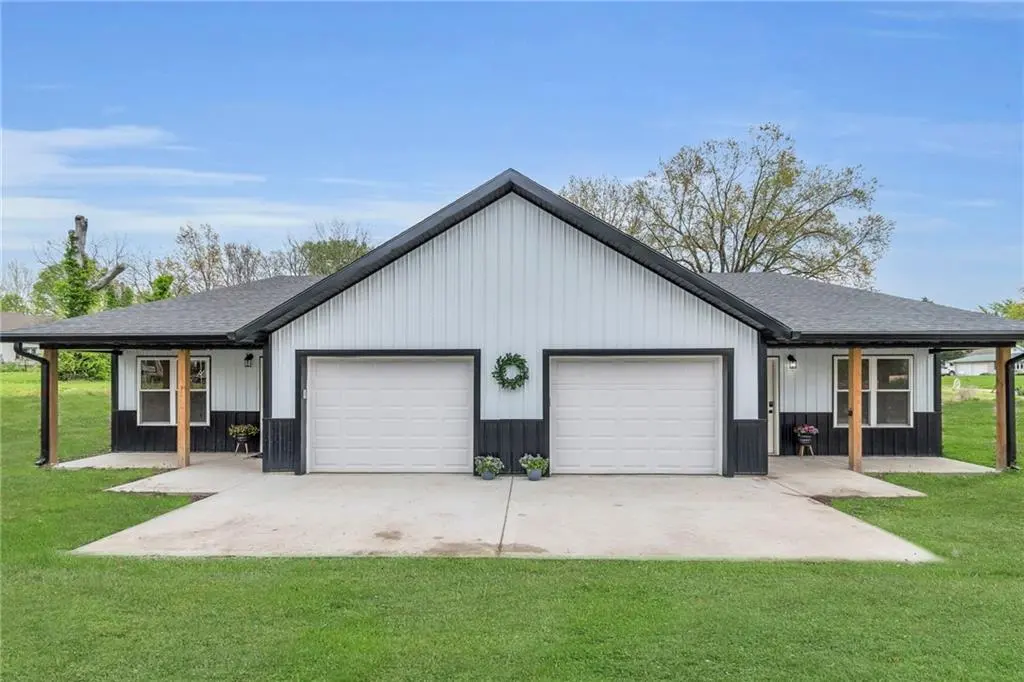 511 W McGaughy ST, Hamilton, MO 64644