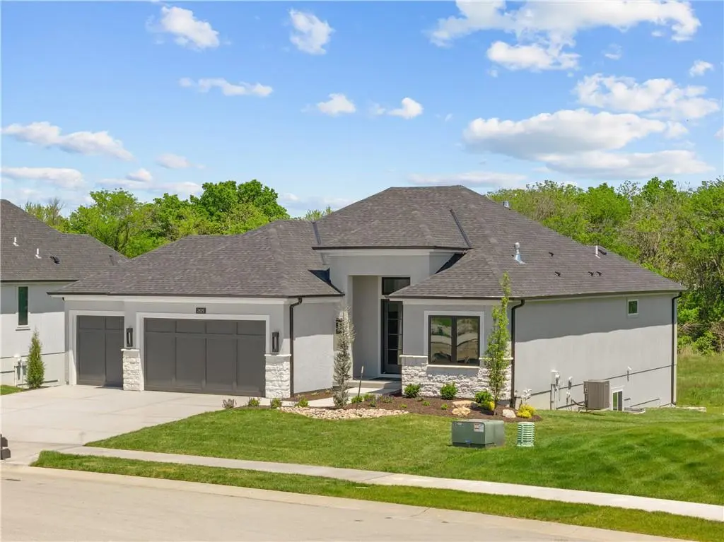 2825 SW Heartland RD, Lee's Summit, MO 64082