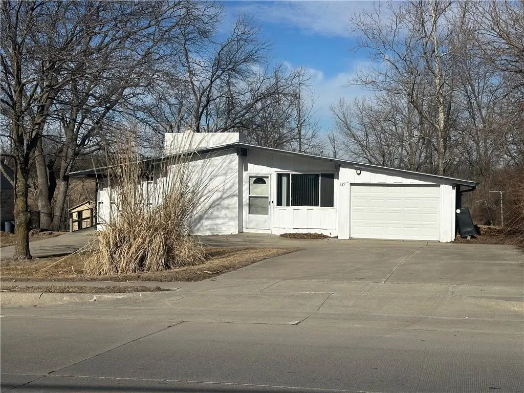 229 W 16th ST, Maryville, MO 64468
