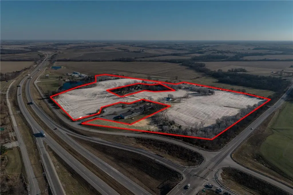 6399 Oakview LN, Higginsville, MO 64037
