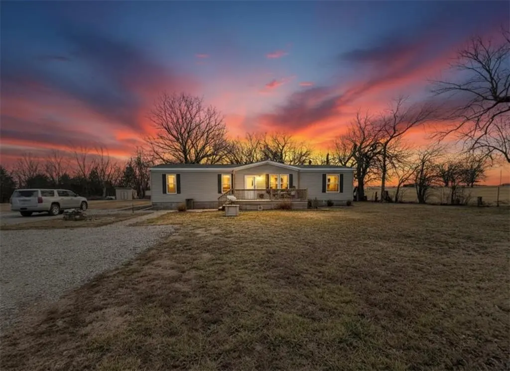 19525 50th RD, Parsons, KS 67357