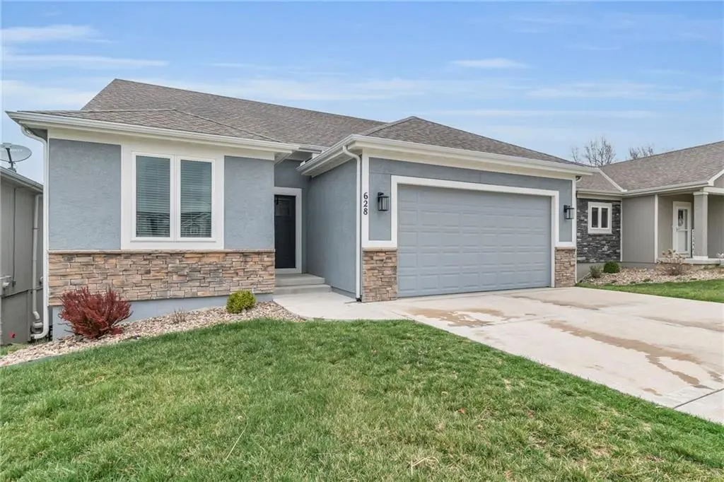 628 NW 110th ST, Kansas City, MO 64155