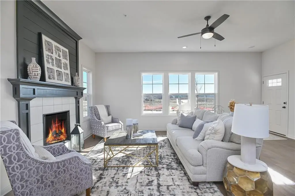 135 S Diane DR, Olathe, KS 66061