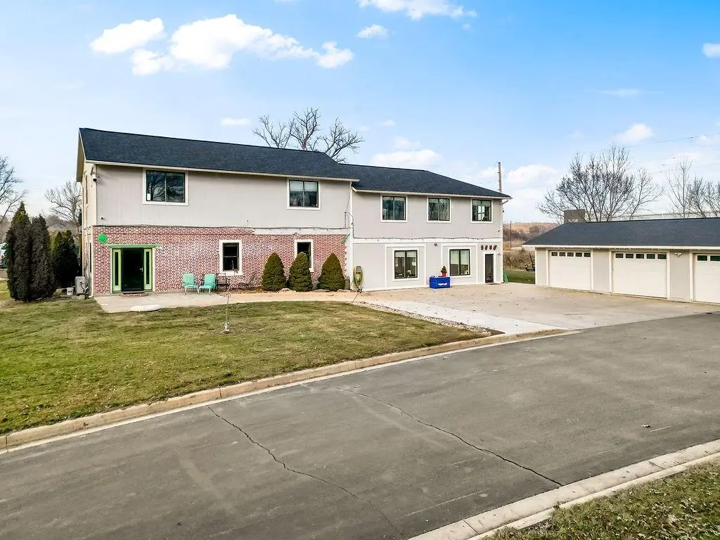 4111 Frisbie RD, Shawnee, KS 66226